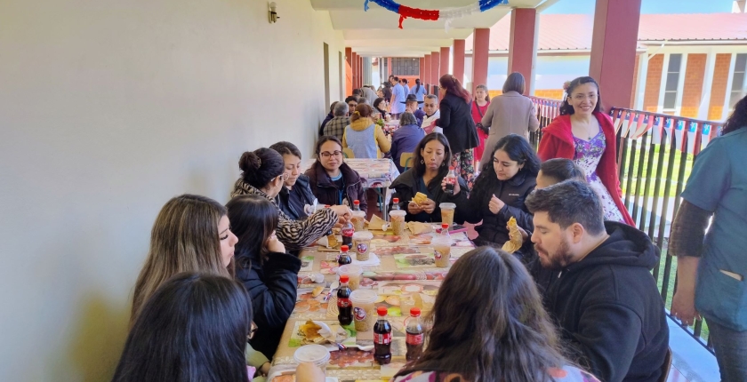 La comunidad educativa se reunió para un compartir por las fiestas patrias